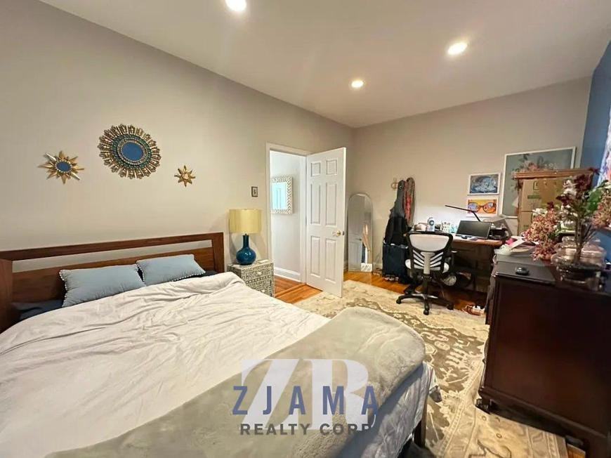 699 Ocean Ave - Photo 4 of 7