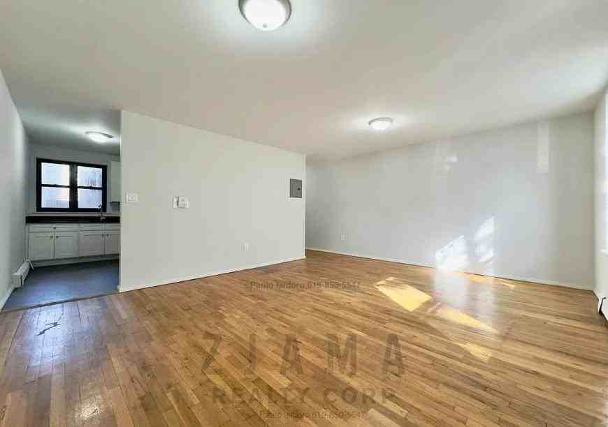 136 Saint Pauls Pl - Photo 3 of 10