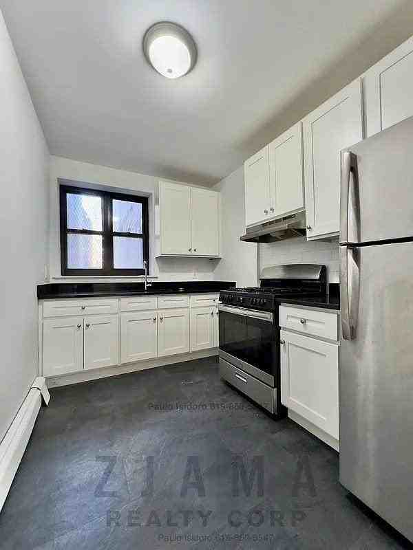 136 Saint Pauls Pl - Photo 4 of 10