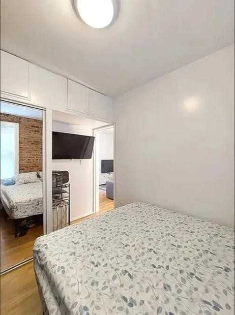 50 Macdougal St - Photo 3 of 5