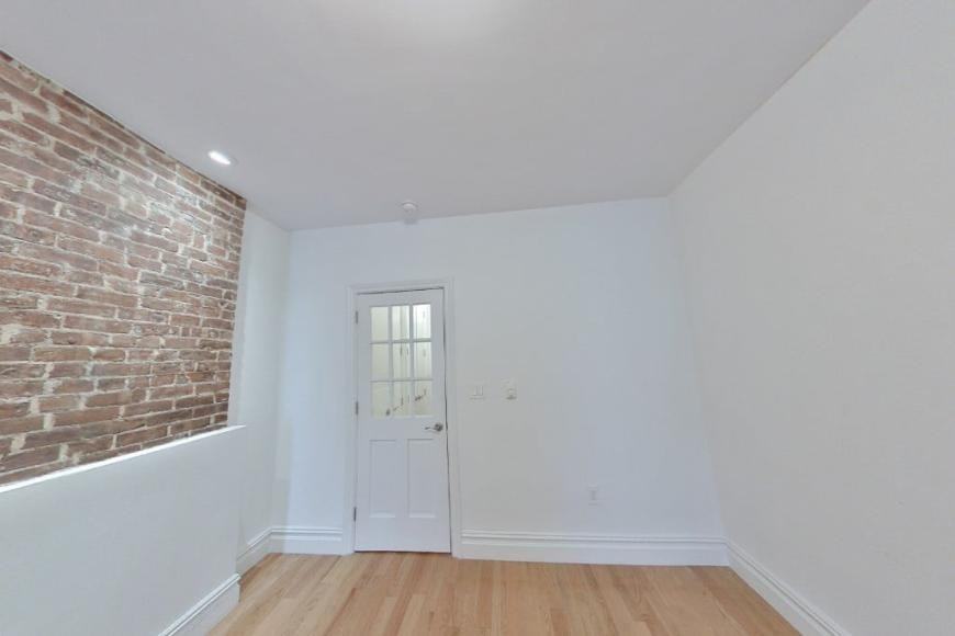 888 10th Ave - Photo 5 of 7