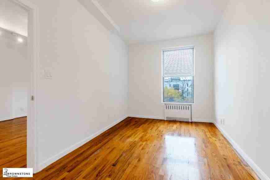 356 Henry St - Photo 3 of 6