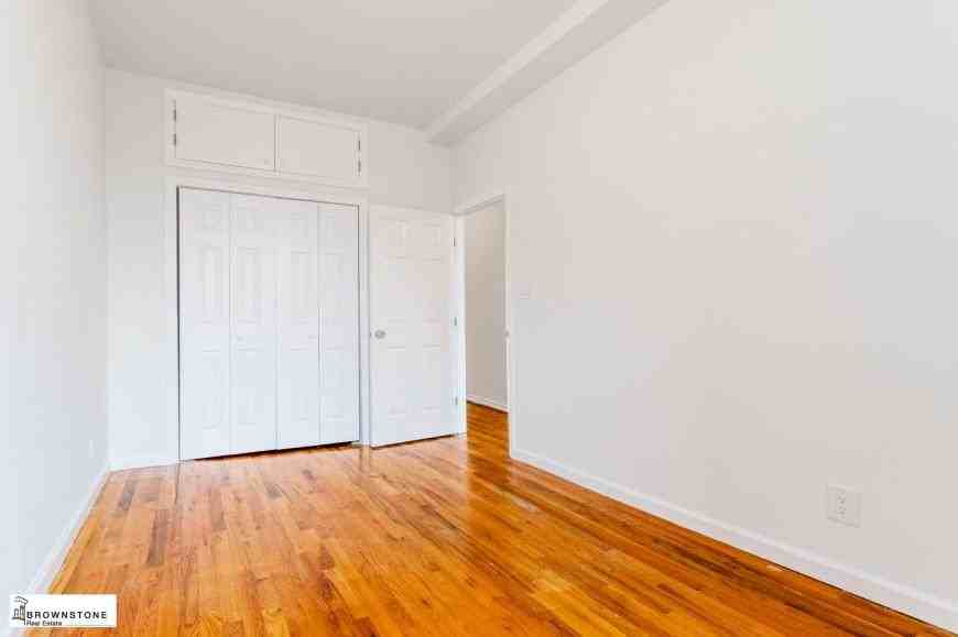 356 Henry St - Photo 4 of 6