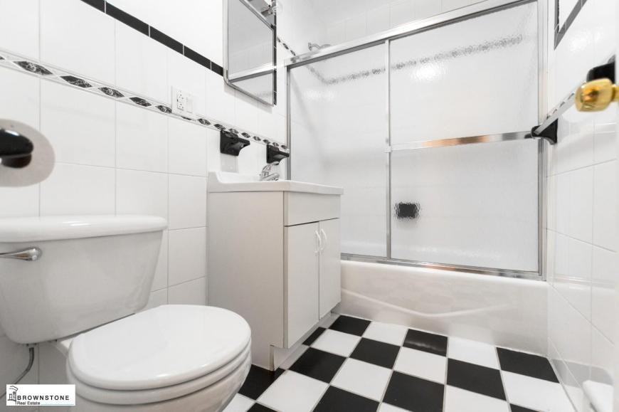 356 Henry St - Photo 5 of 6