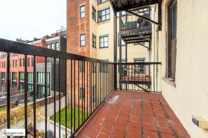 356 Henry St - Photo 6 of 6