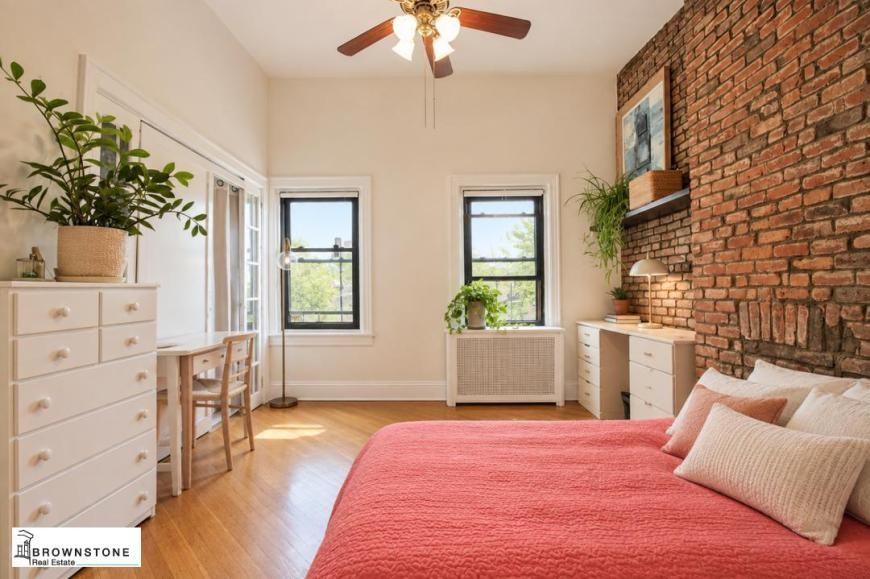 226 Court St - Photo 4 of 5
