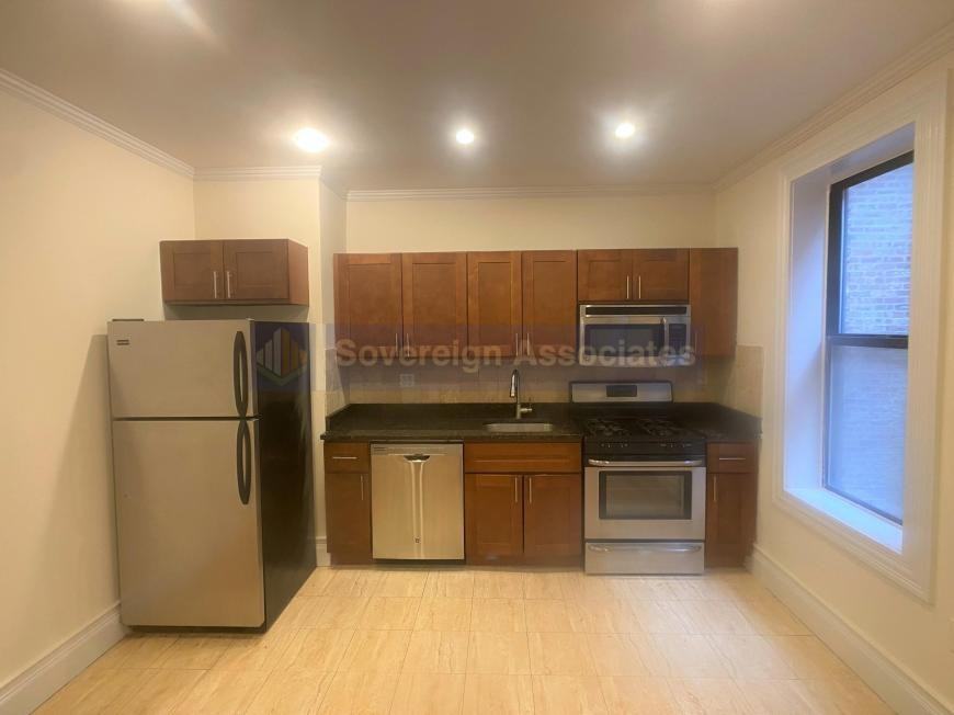 625 W 152nd St - Photo 4 of 5