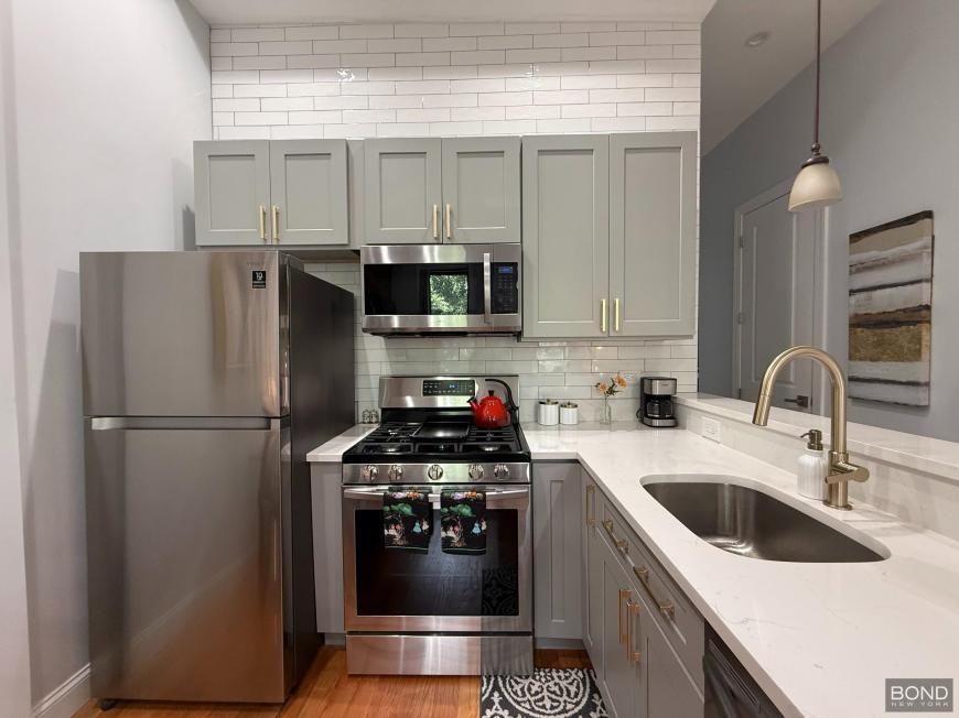 587 Greene Ave - Photo 2 of 5