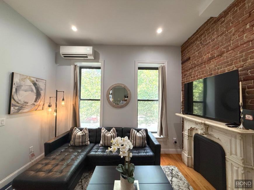 587 Greene Ave - Photo 3 of 5