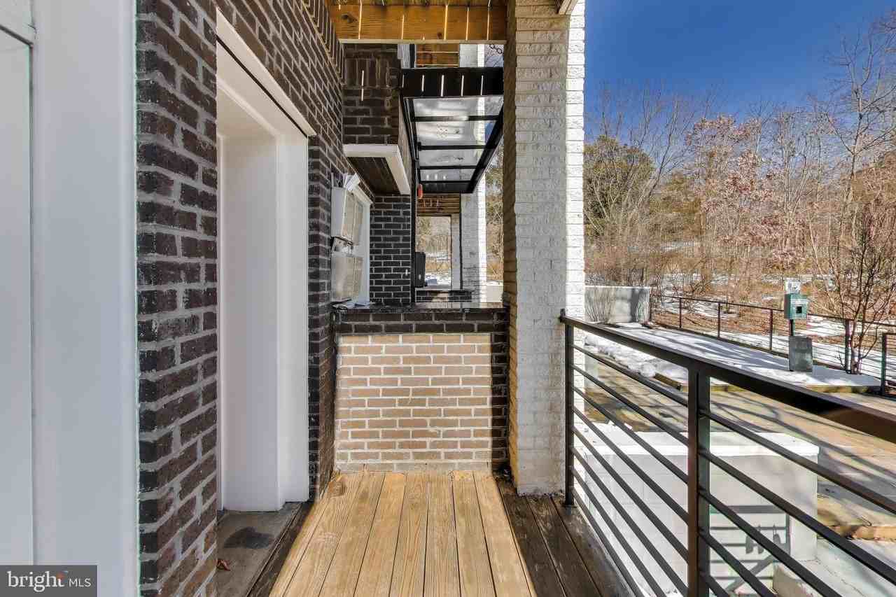 1220 19th St Ne #3A - Photo 3 of 32