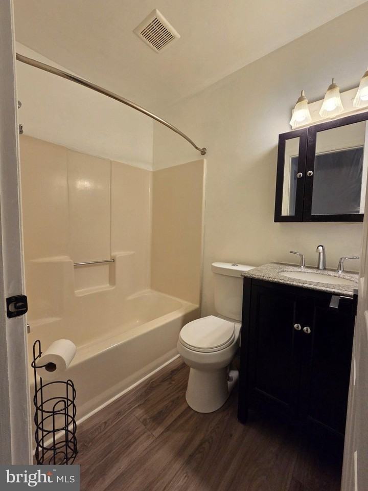311 W 2nd St #1 - Photo 4 of 10