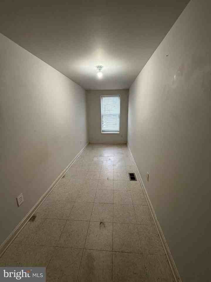 1208 James St - Photo 7 of 9