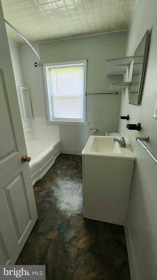 397 Oriole Ave - Photo 6 of 12