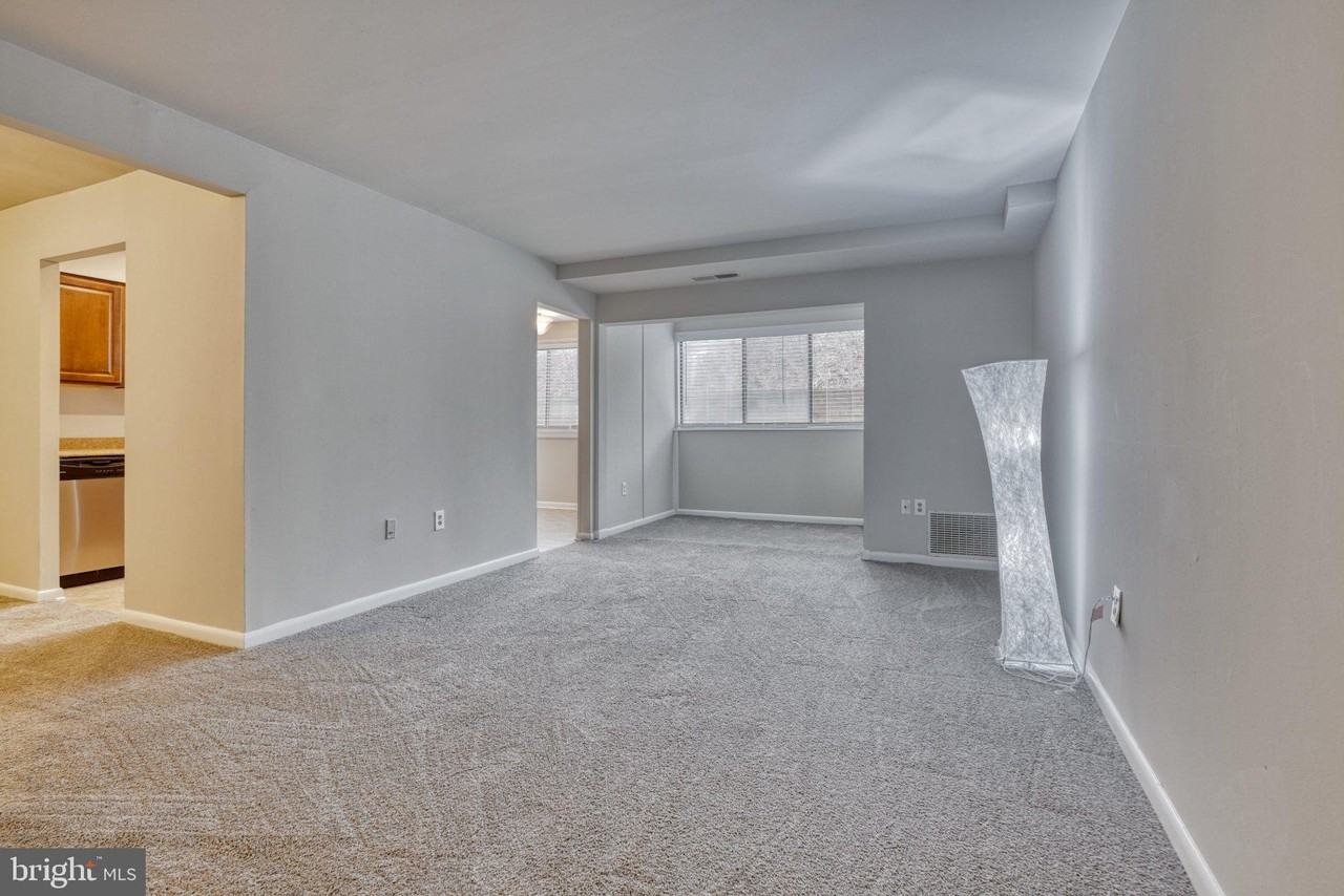 140 Royal Oak Dr #B - Photo 5 of 22