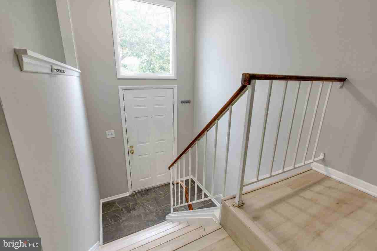 7717 Heatherside Ln - Photo 5 of 45