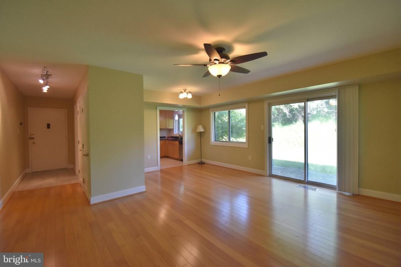 10650 Weymouth St #103 - Photo 5 of 10
