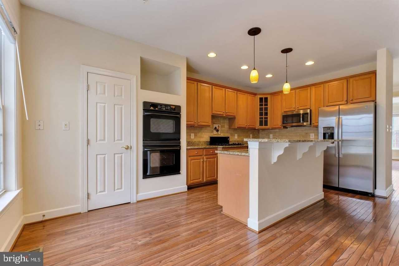 725 Ridgemont Ave - Photo 3 of 26