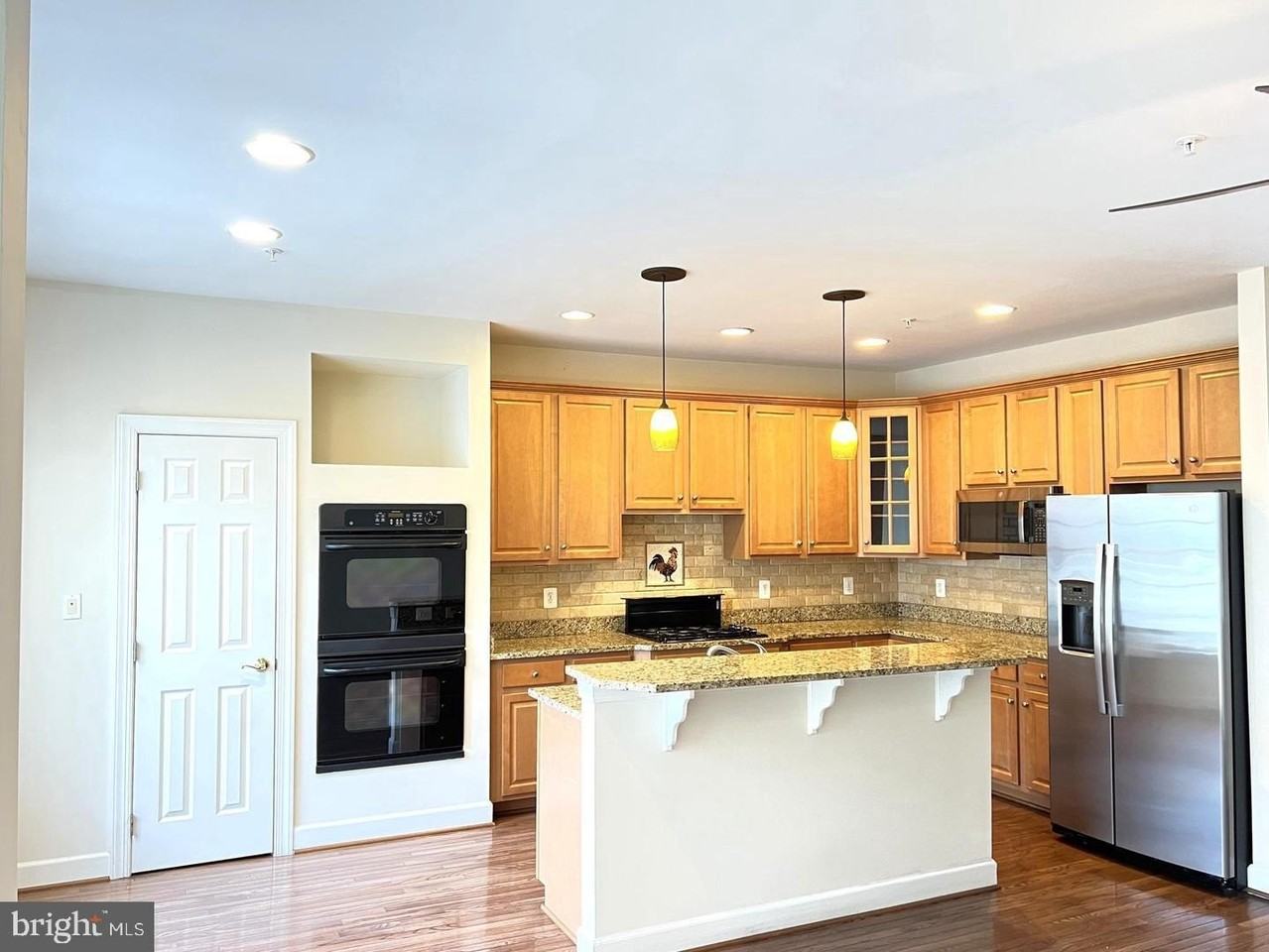 725 Ridgemont Ave - Photo 4 of 26