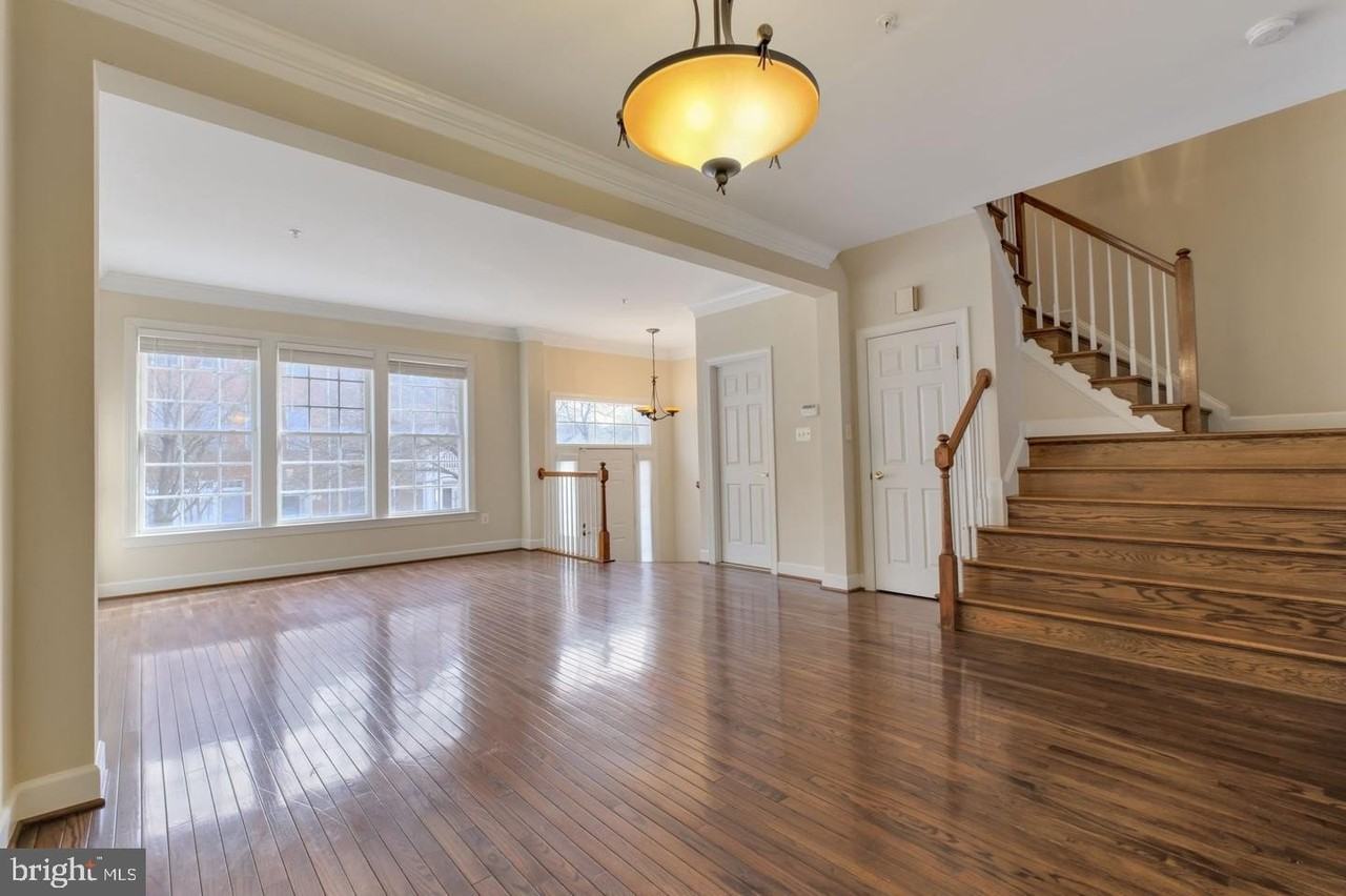 725 Ridgemont Ave - Photo 6 of 26