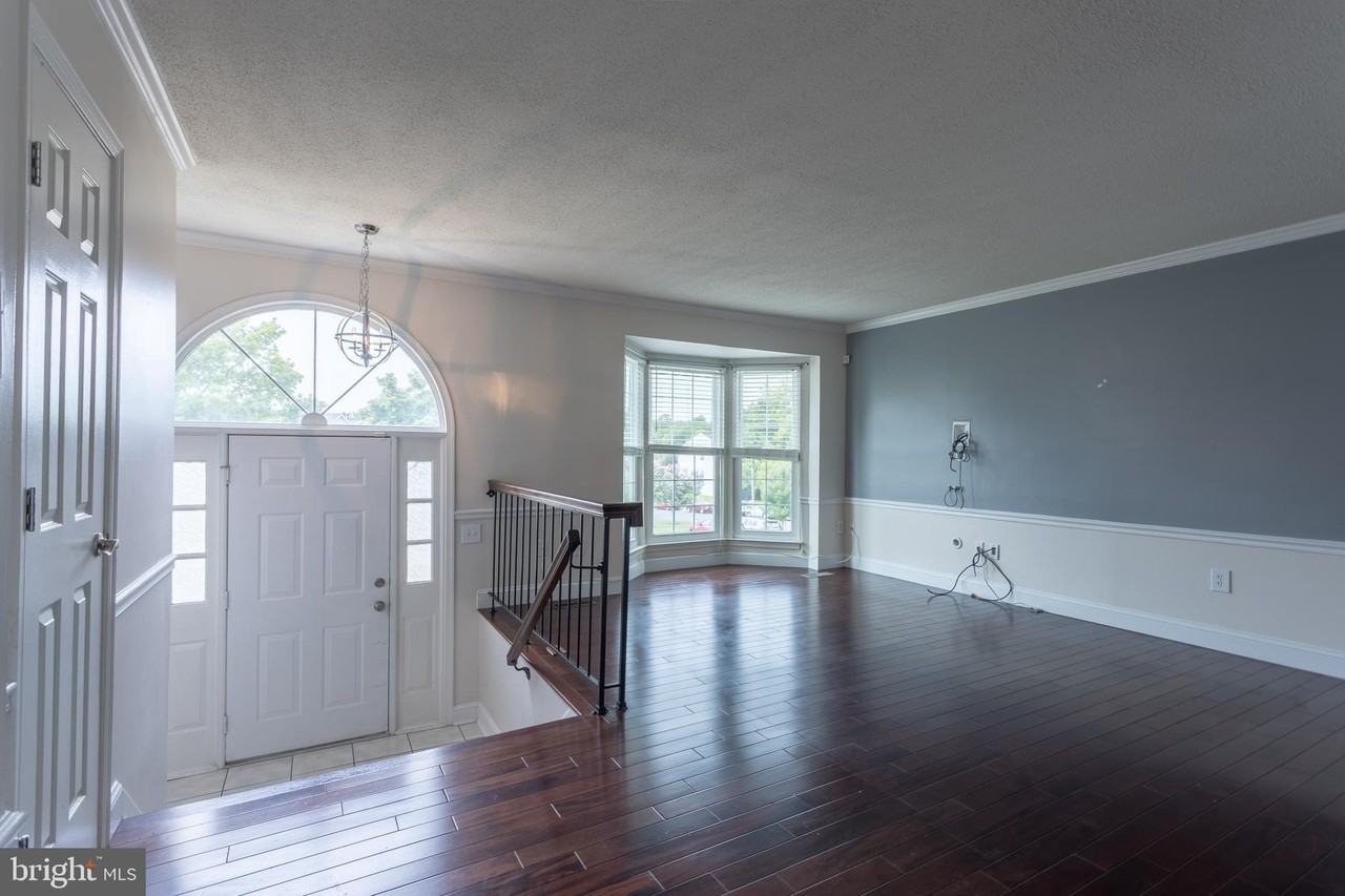 11004 Spring Lake Dr - Photo 3 of 21