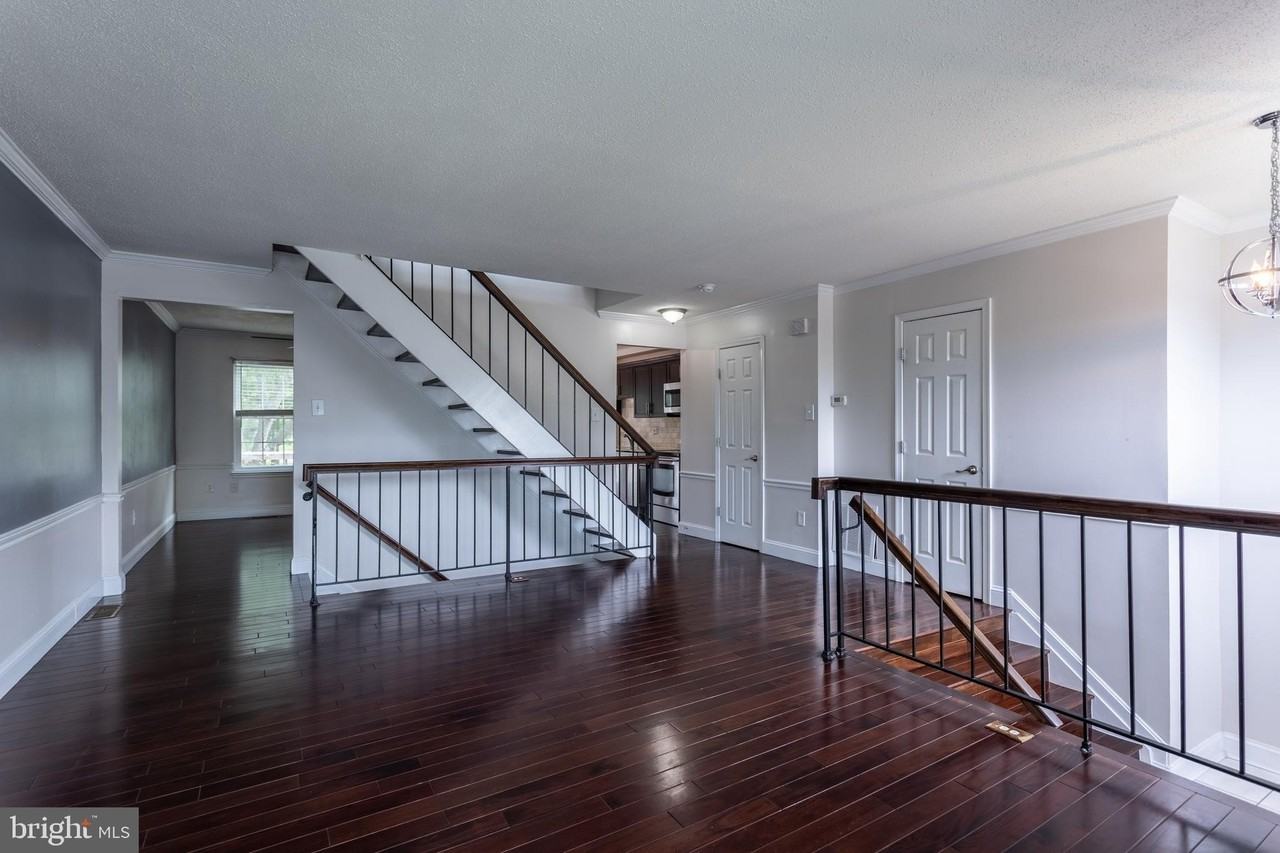 11004 Spring Lake Dr - Photo 4 of 21