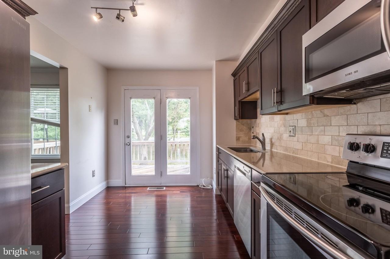 11004 Spring Lake Dr - Photo 7 of 21