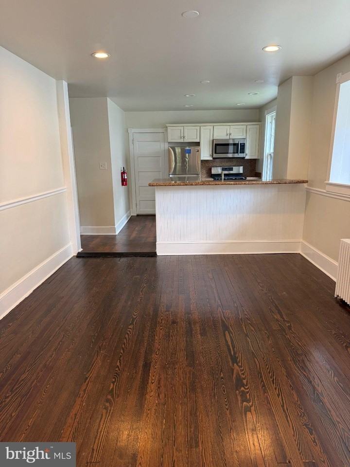 817 Chambers Ave #1stFL - Photo 2 of 13