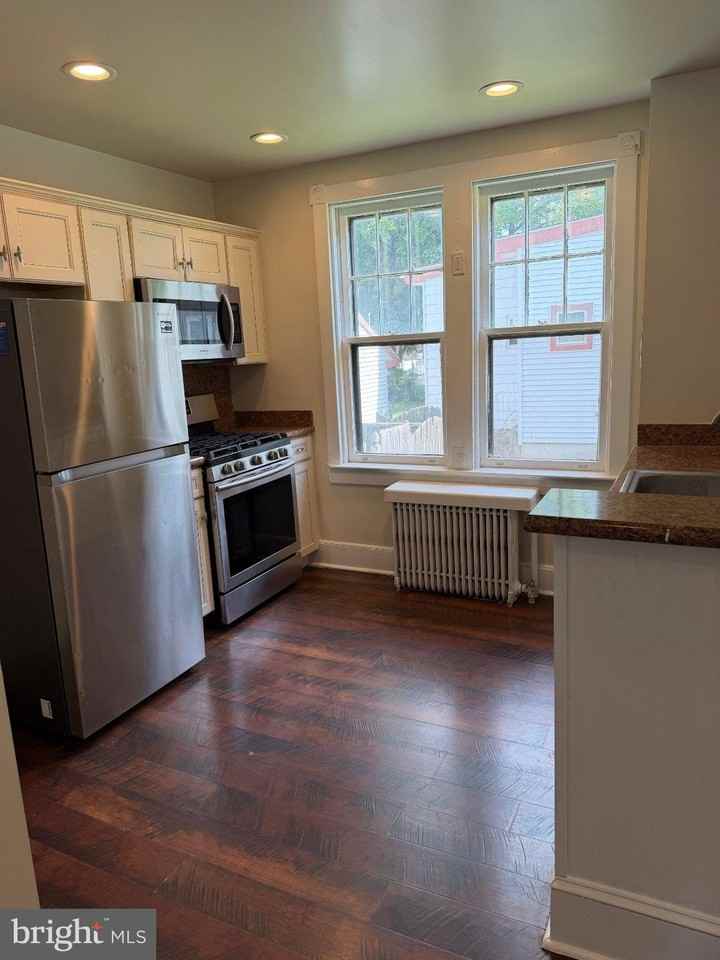 817 Chambers Ave #1stFL - Photo 3 of 13