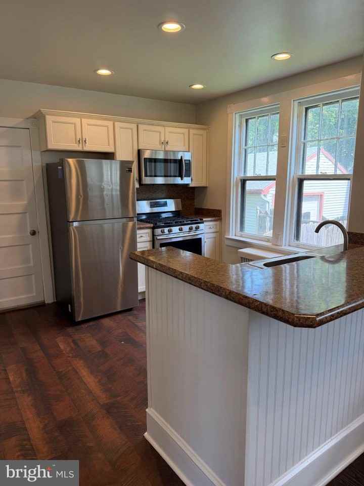 817 Chambers Ave #1stFL - Photo 4 of 13