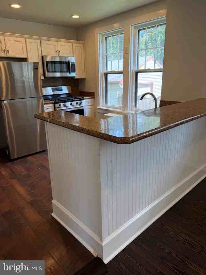 817 Chambers Ave #1stFL - Photo 5 of 13