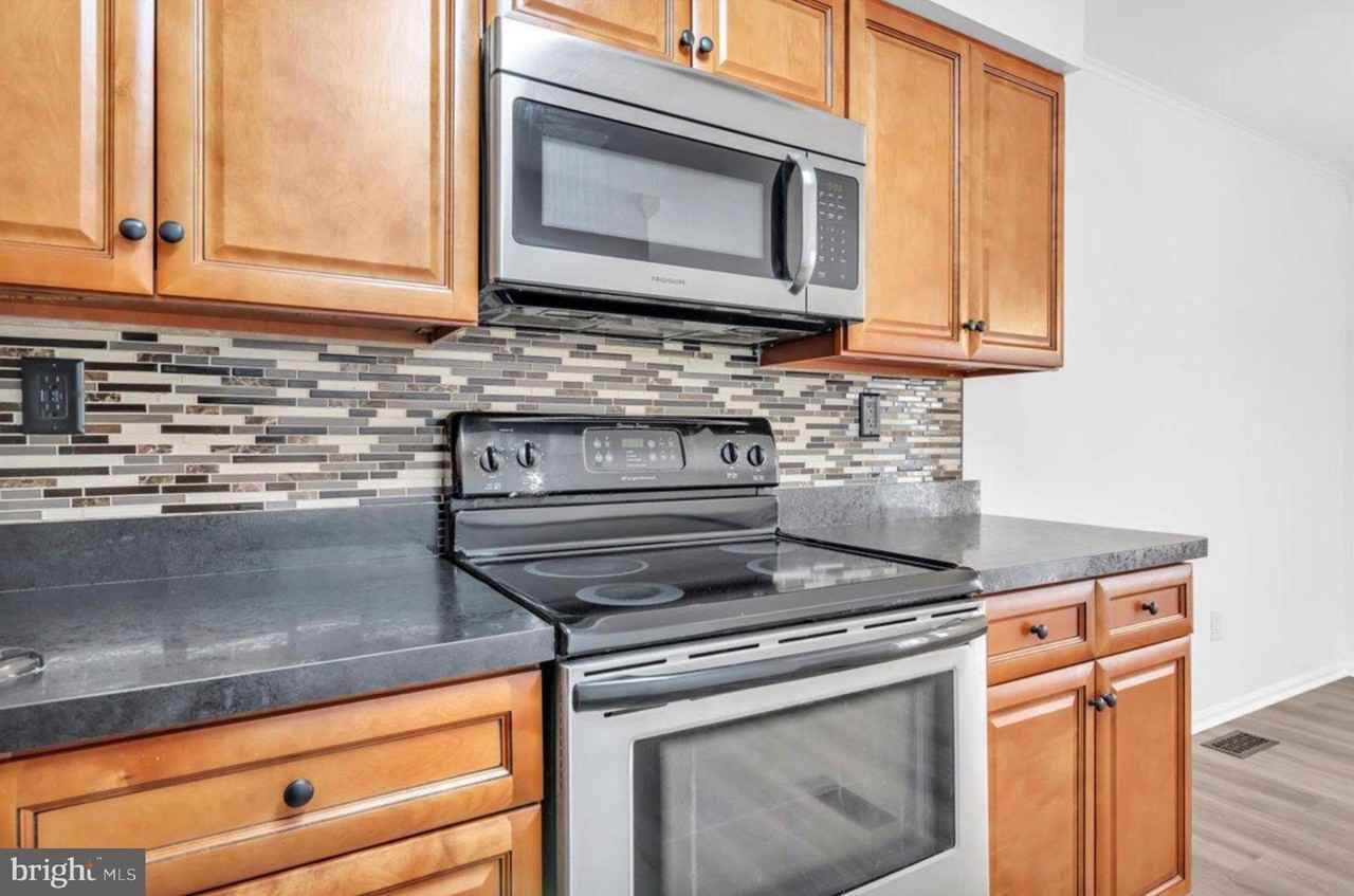 21 Uxbridge Pl - Photo 2 of 18