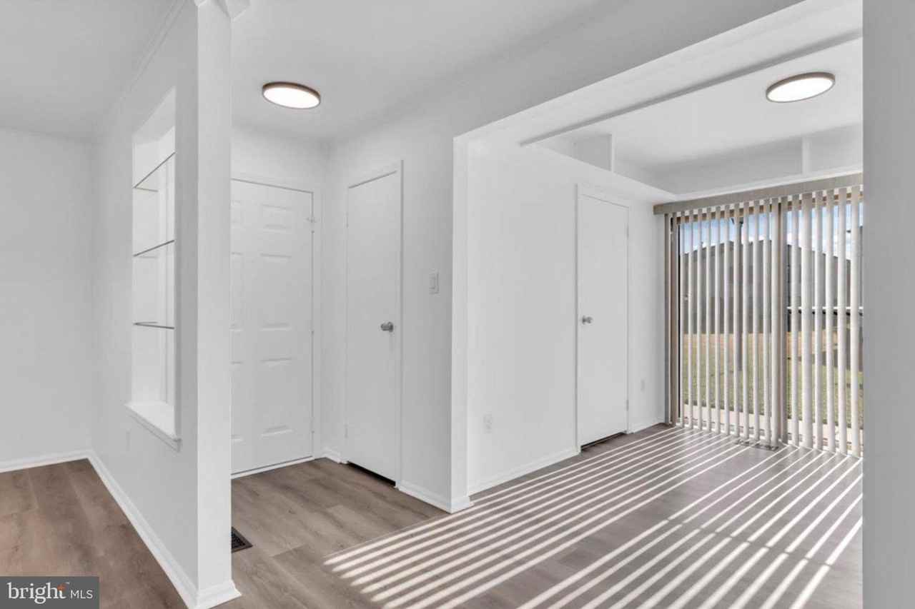 21 Uxbridge Pl - Photo 3 of 18