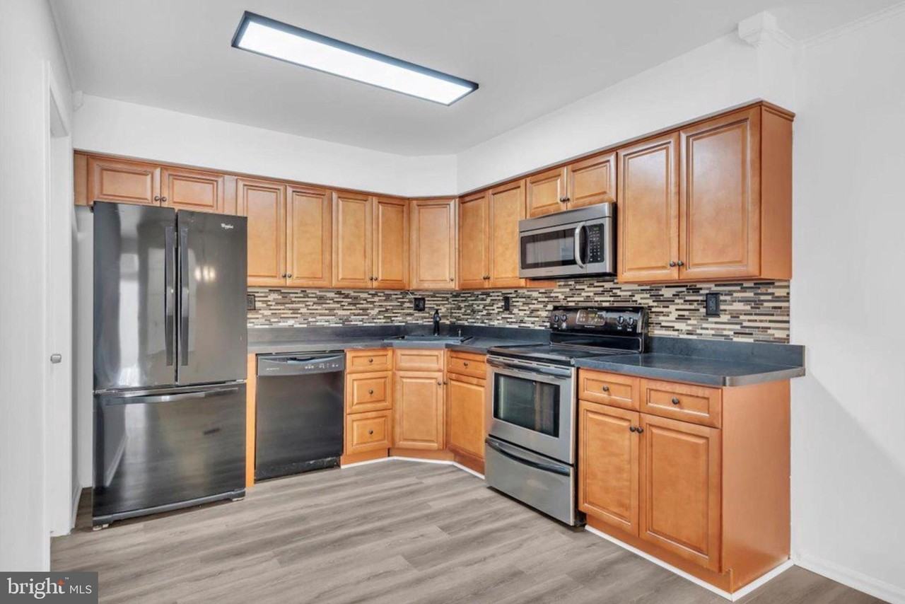 21 Uxbridge Pl - Photo 4 of 18