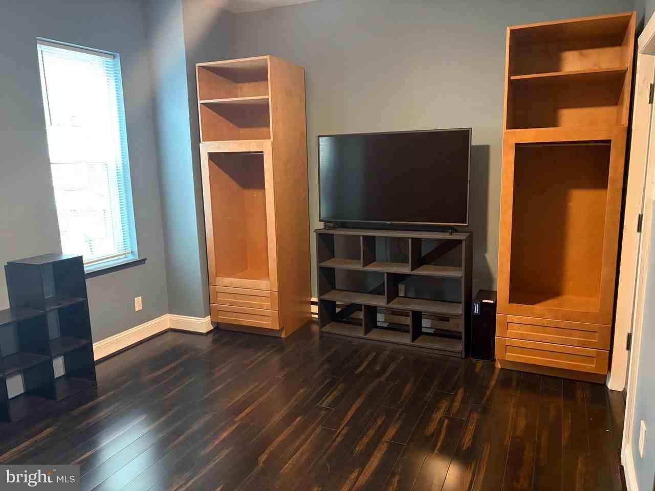 3133 N Front St #2ndFL - Photo 5 of 24