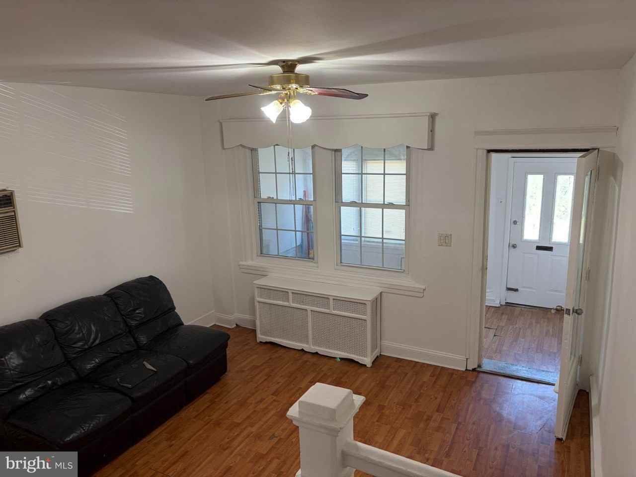 7058 Saybrook Ave - Photo 3 of 21