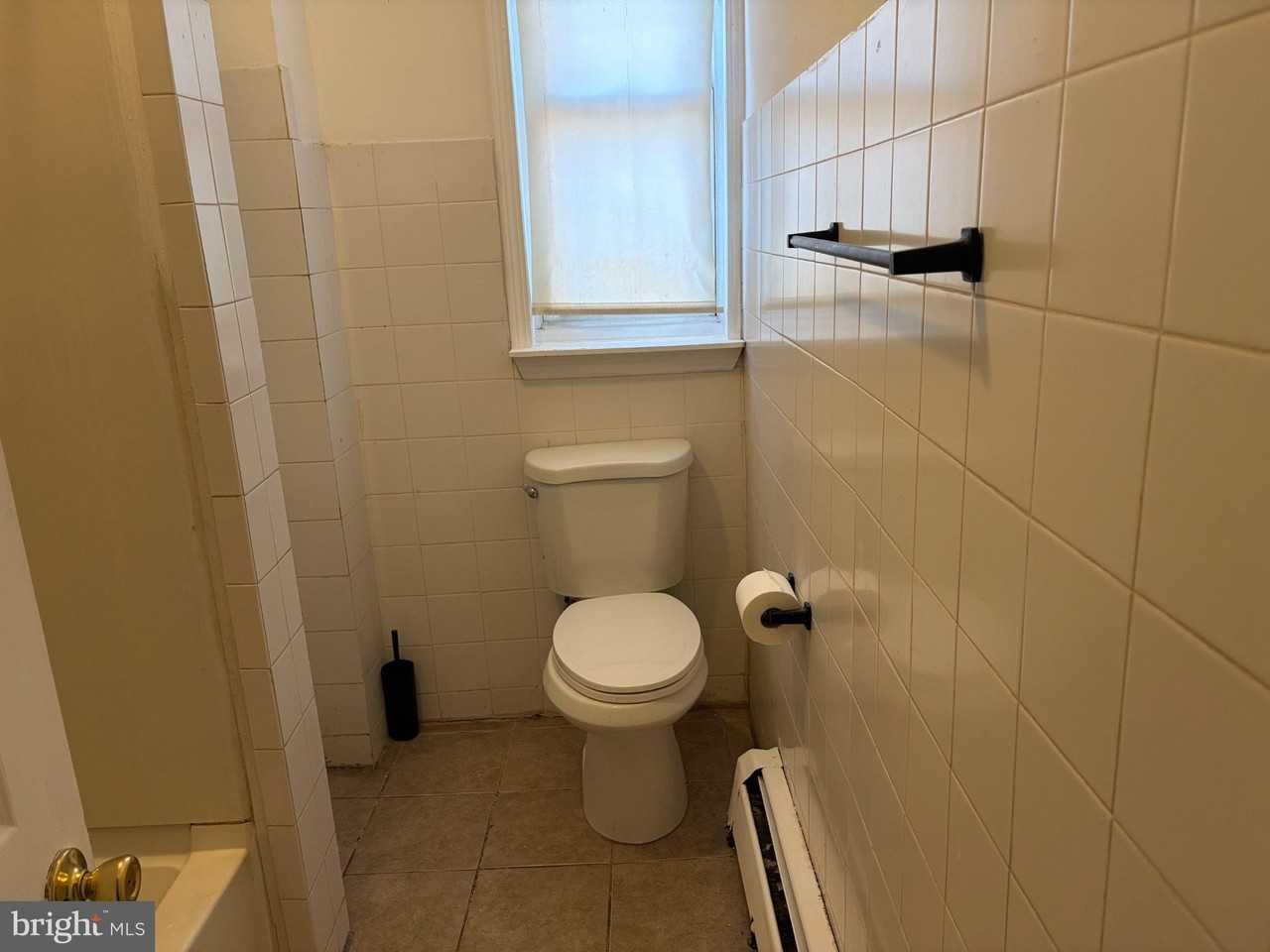 7058 Saybrook Ave - Photo 6 of 21