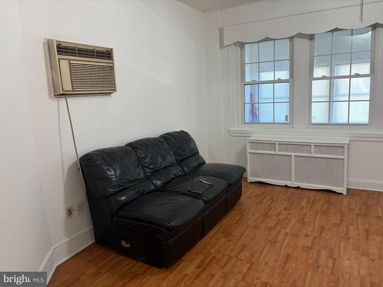 7058 Saybrook Ave - Photo 7 of 21