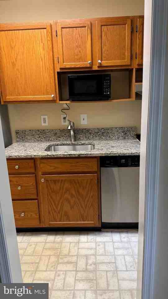 1735 N Rhodes St #239 - Photo 4 of 14