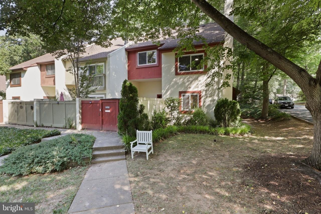 1595 Inlet Ct - Photo 2 of 44