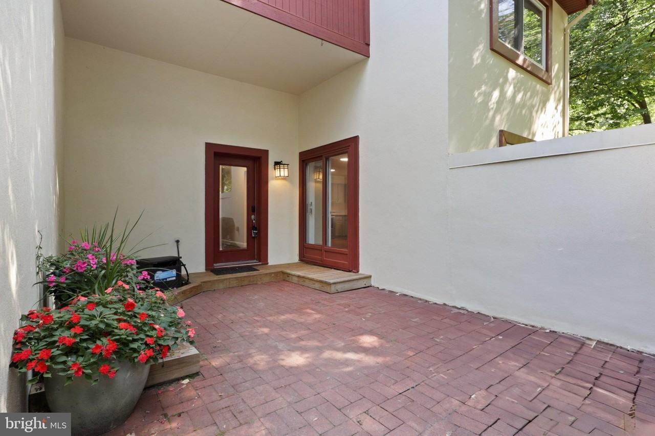 1595 Inlet Ct - Photo 3 of 44