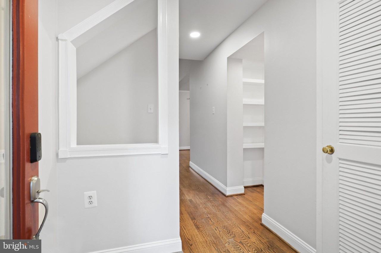 1595 Inlet Ct - Photo 4 of 44