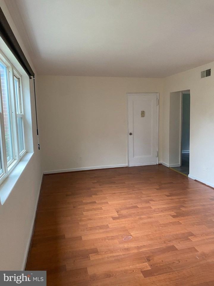 3045 Patrick Henry Dr #302 - Photo 4 of 12