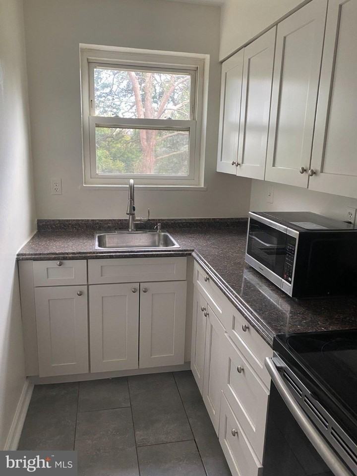 3045 Patrick Henry Dr #302 - Photo 6 of 12