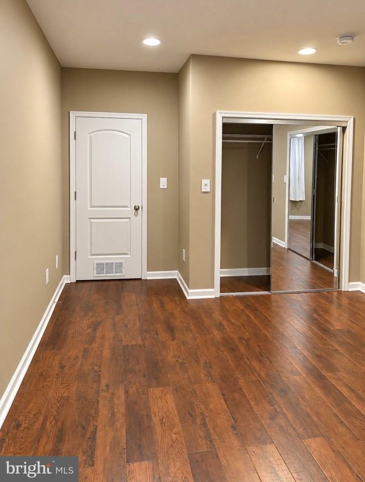 25209 Eisenhower Dr - Photo 2 of 12