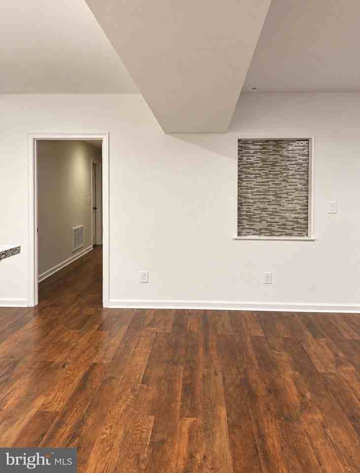 25209 Eisenhower Dr - Photo 5 of 12