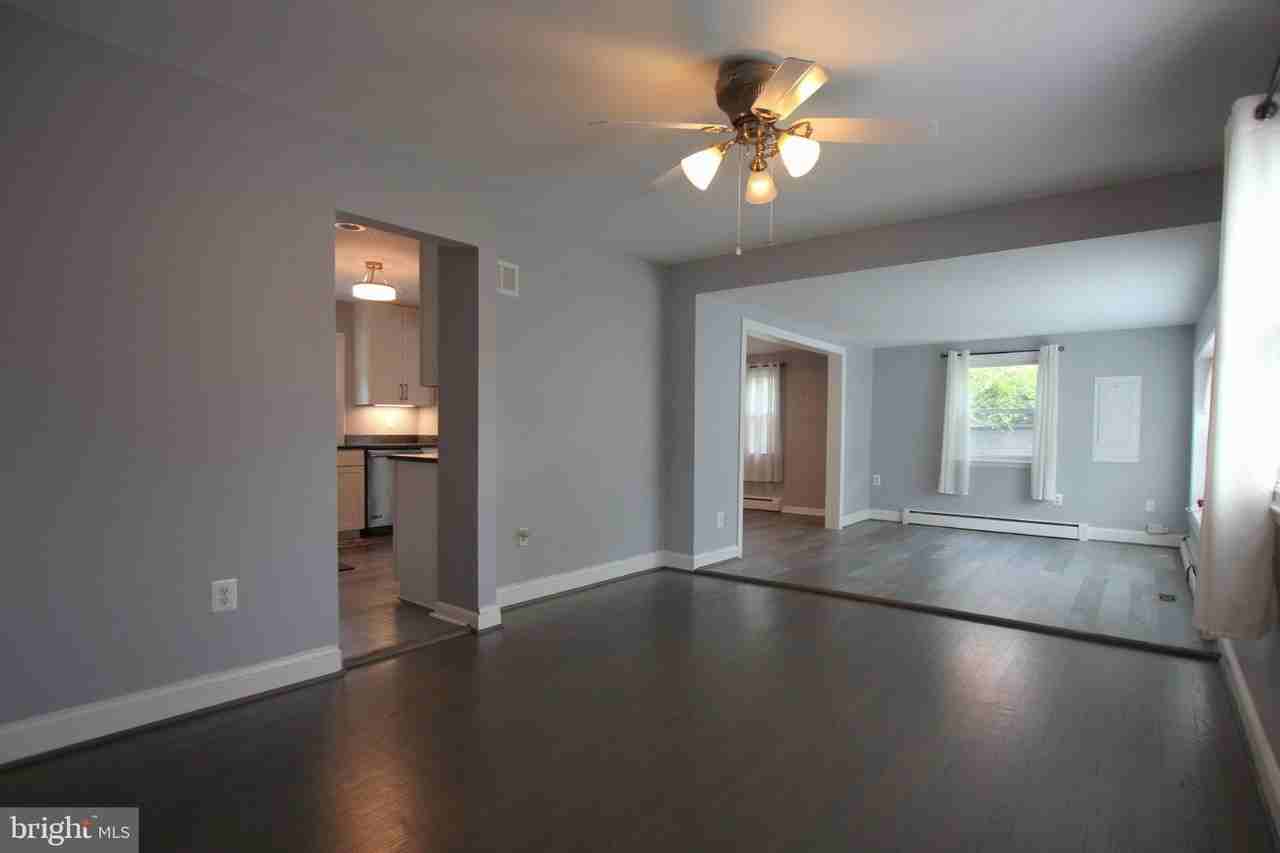 14702 Anderson St - Photo 3 of 30