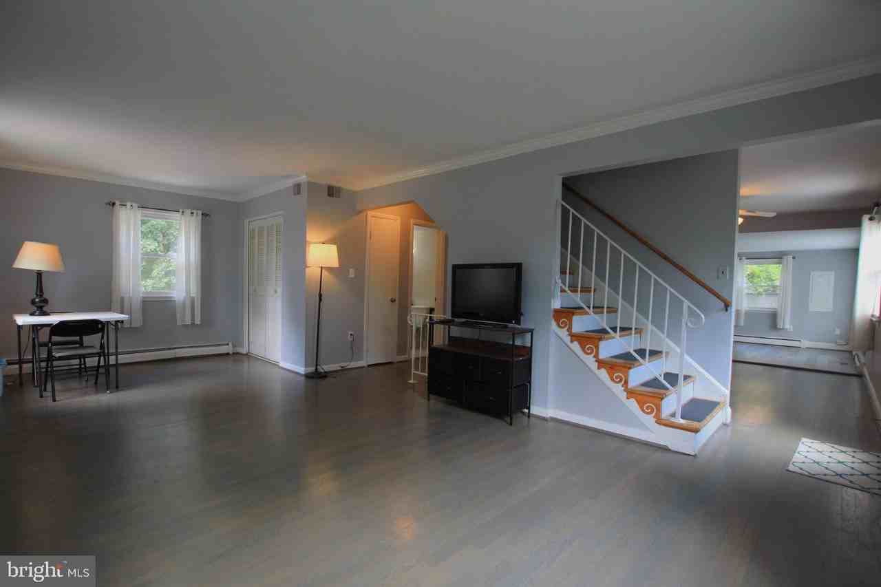 14702 Anderson St - Photo 5 of 30