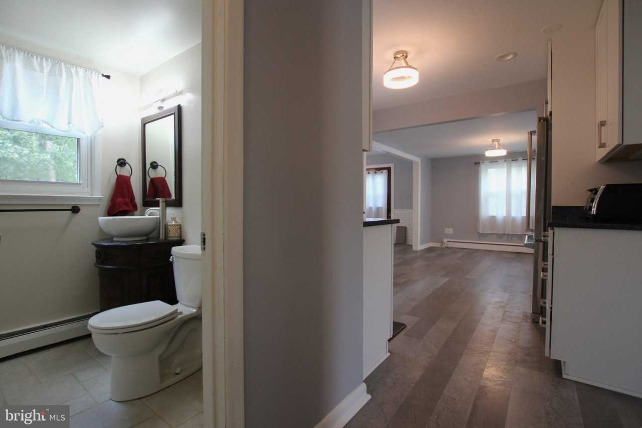 14702 Anderson St - Photo 6 of 30