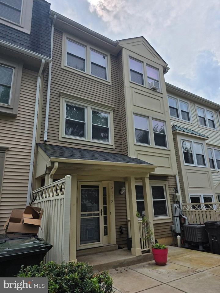 12119 Salemtown Dr - Photo 2 of 24