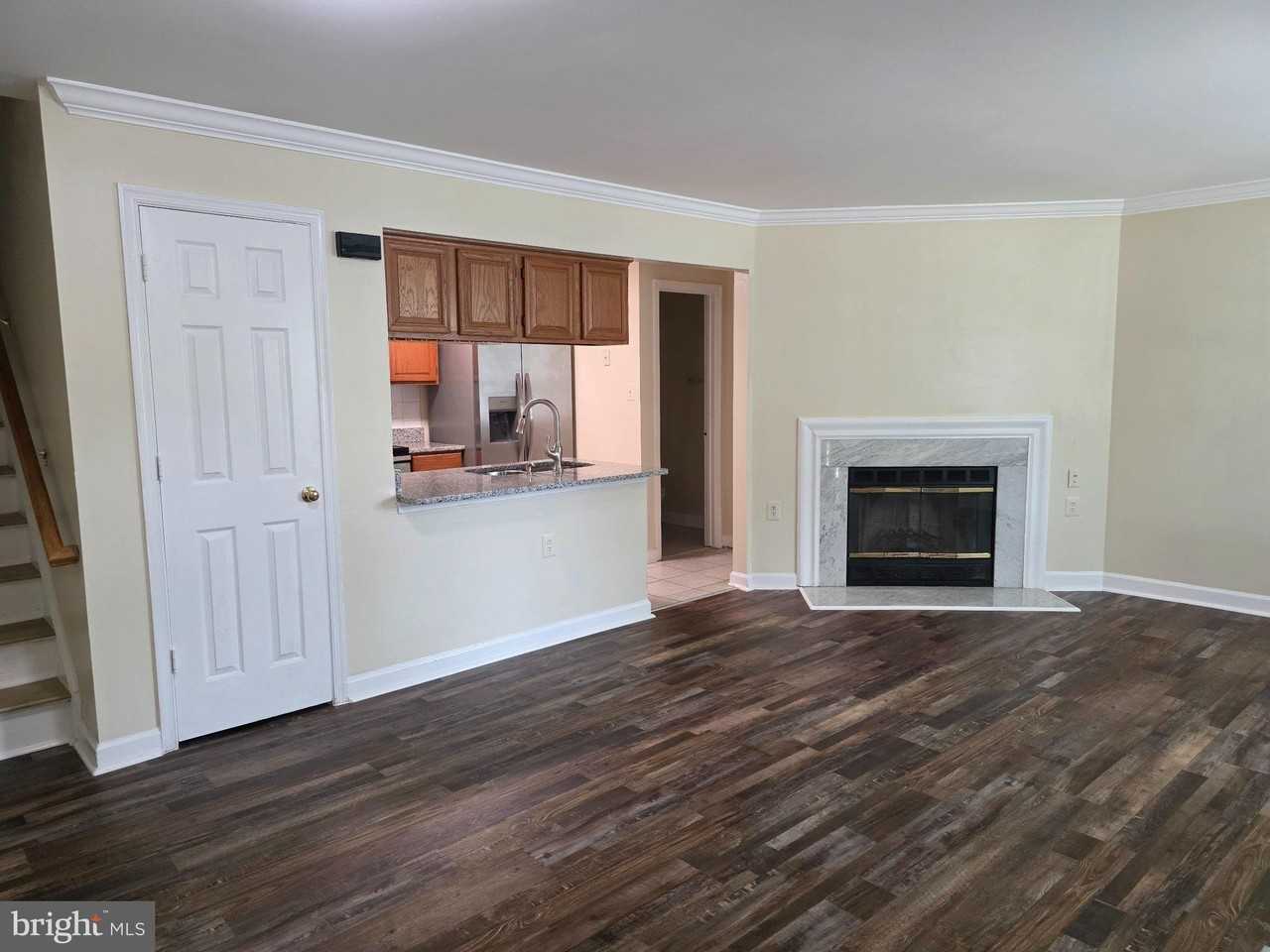 12119 Salemtown Dr - Photo 4 of 24